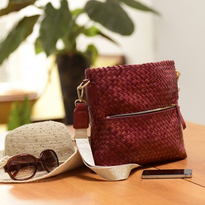 India crossover/crossbody bag, chestnut leather