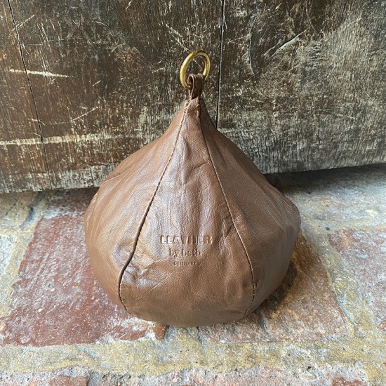 Onion doorstopper, brown