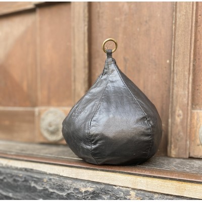 ONION dørstopper, sort læder, dansk design