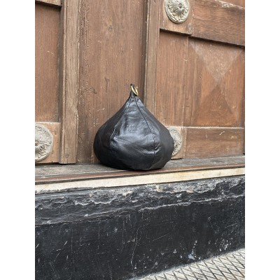 Onion doorstopper, black